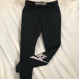 Nike Heathered Black Legging